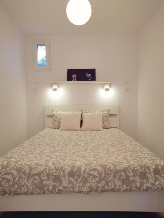 Small House With Private Park And Yard Terrugem Bagian luar foto