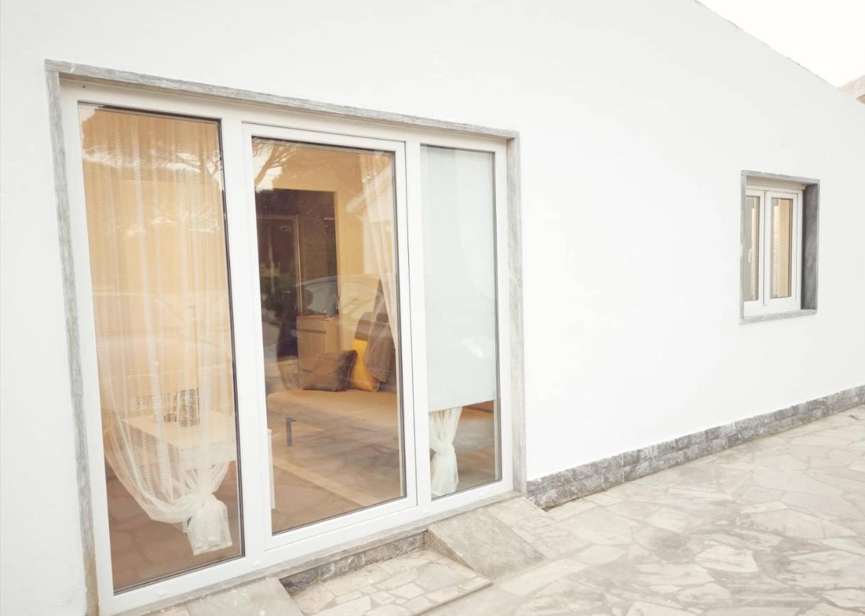 Small House With Private Park And Yard Terrugem Bagian luar foto